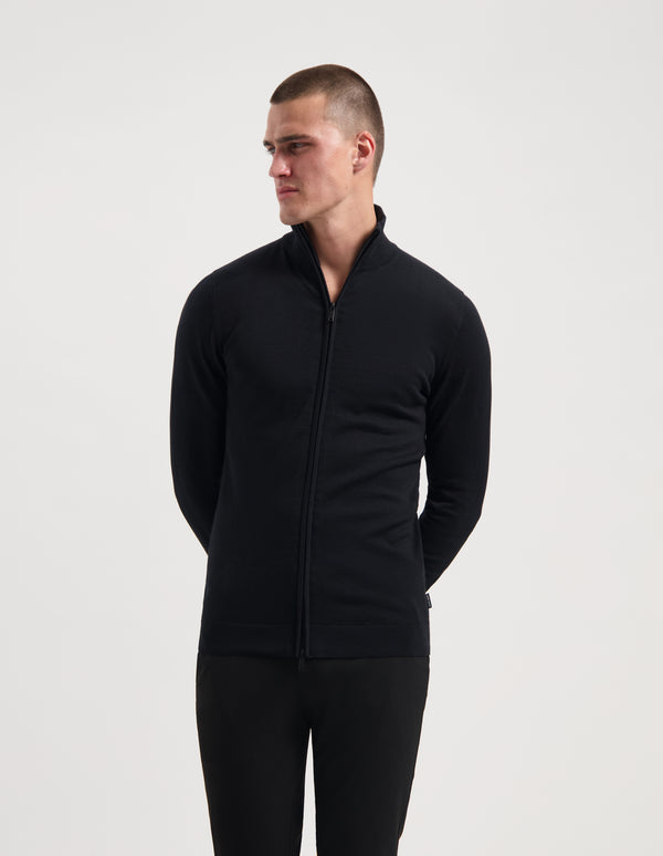https://content.storeinfo.nl/applicatie/img/18/20250904161108_4126337_SAINTSTEVEDIRKDARKNAVYFRONT.jpg